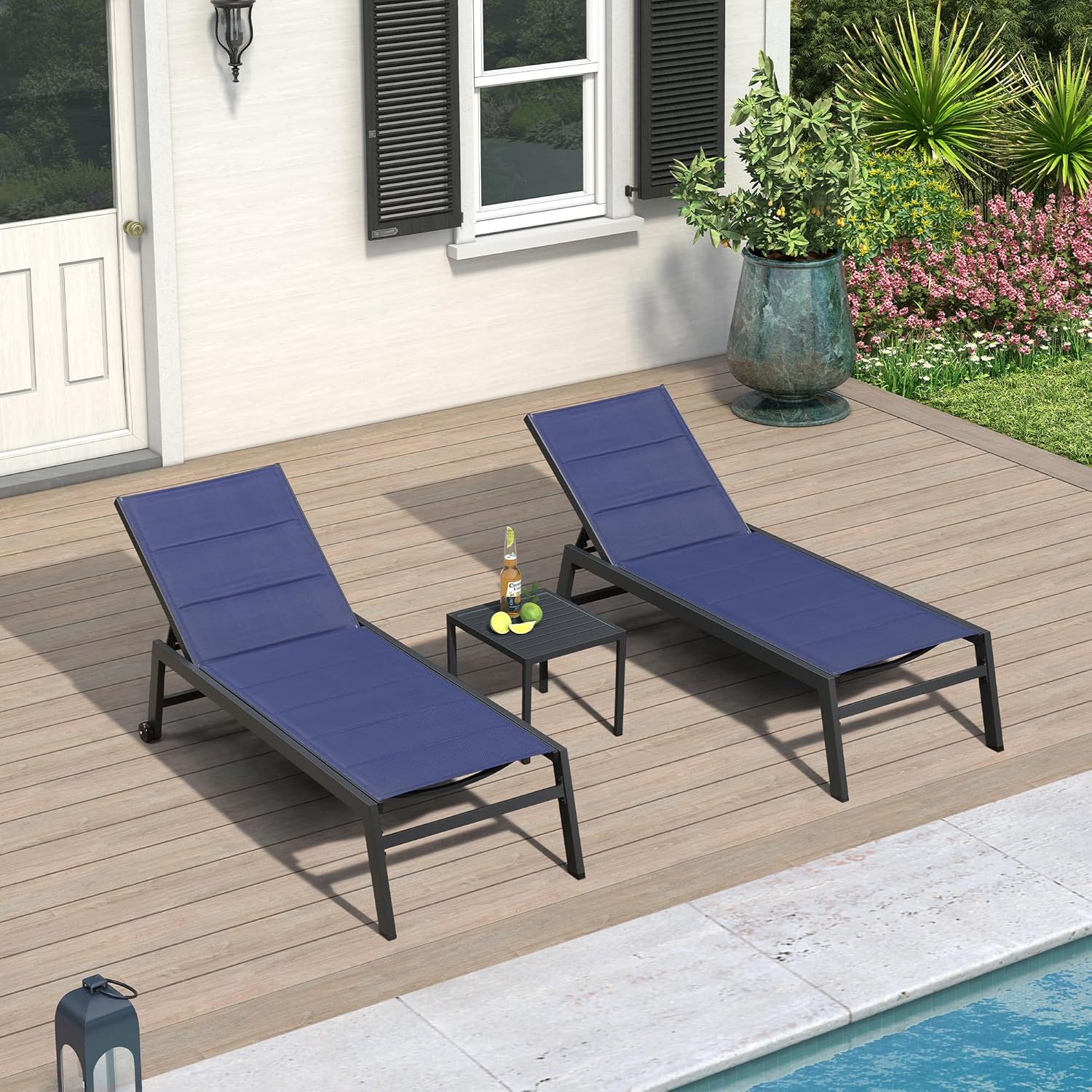 Outdoor chaise lounge